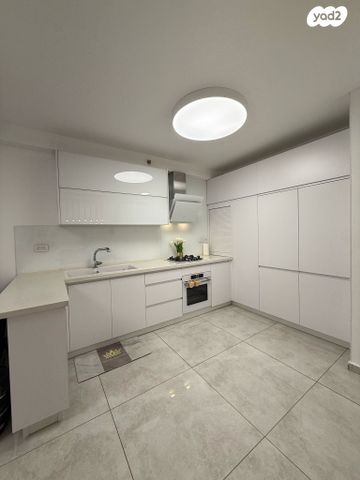 דירה, מבוא העירית 12, רובע ח', אשדוד