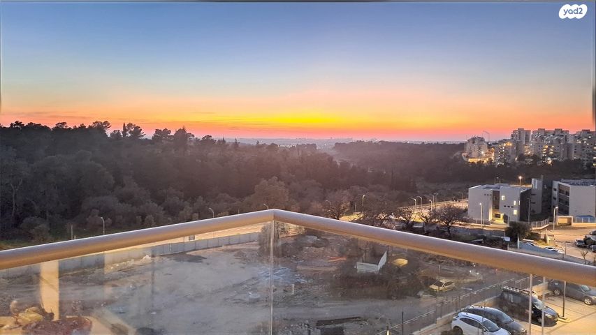 דירה, לוטם 33, הפרחים, חריש