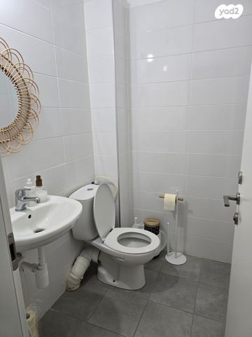 דירה, עפרה חזה, משכנות האומנים, קרית מוצקין