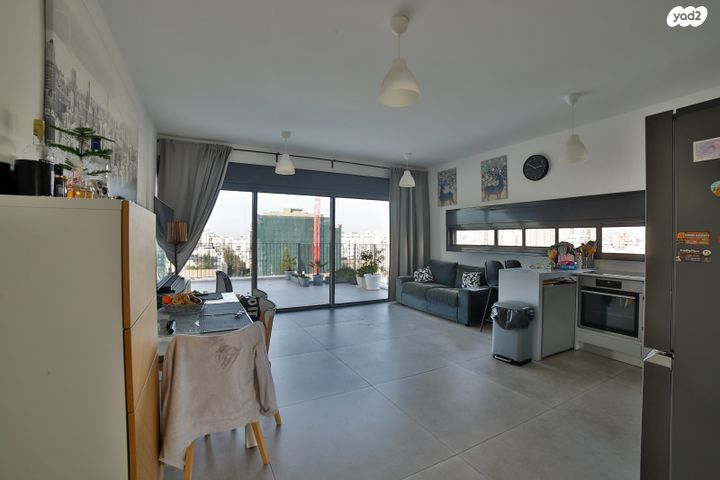 שדרות הצנחנים 18