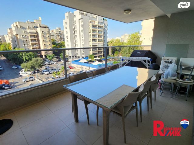 דירה, משה דיין 58, בן גוריון, חולון