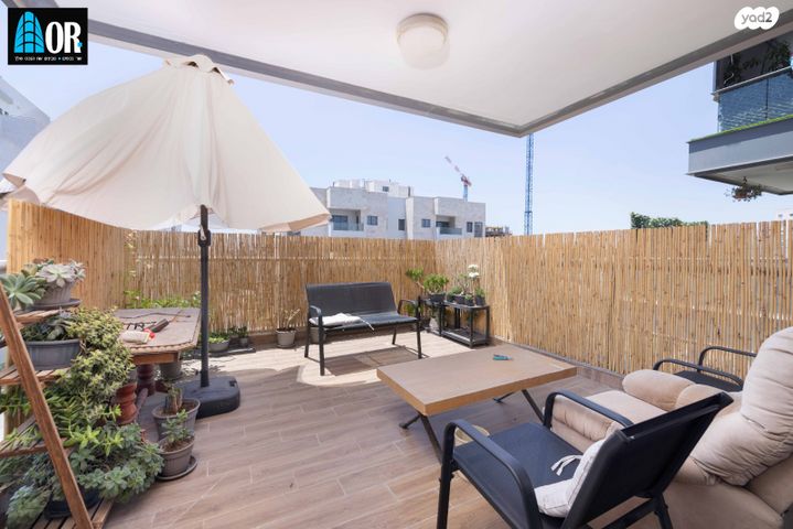 דירה, הרב זבולון גרז, רחובות הצעירה, רחובות