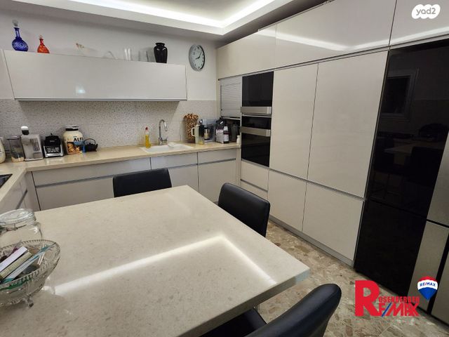 דירה, משה דיין 58, בן גוריון, חולון