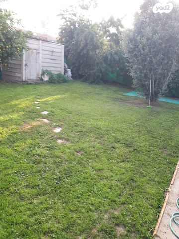 בית פרטי/ קוטג', רחבת האדמונית, הפרחים, קרית גת