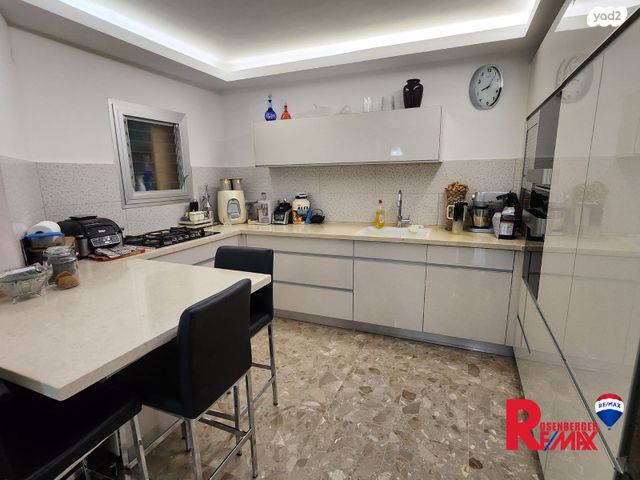 דירה, משה דיין 58, בן גוריון, חולון