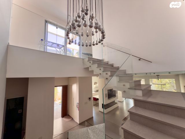 דו משפחתי, מוריה, גן יבנה