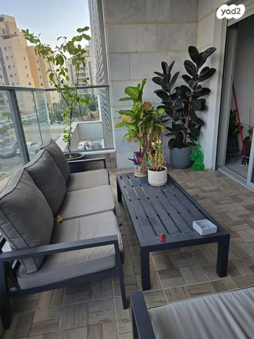 דירה, עפרה חזה, משכנות האומנים, קרית מוצקין