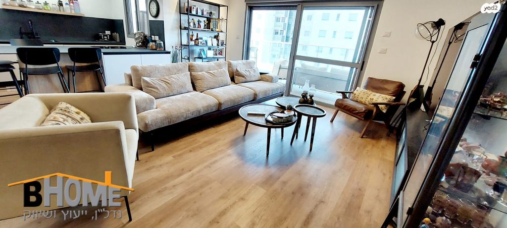 דו משפחתי, שושנת העמקים, קדימה צורן