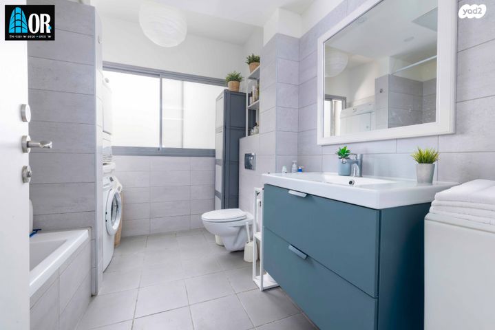 דירה, הרב זבולון גרז, רחובות הצעירה, רחובות