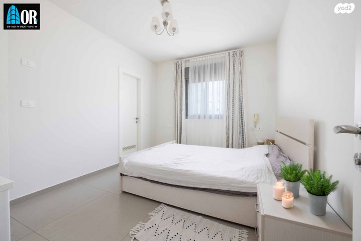 דירה, הרב זבולון גרז, רחובות הצעירה, רחובות