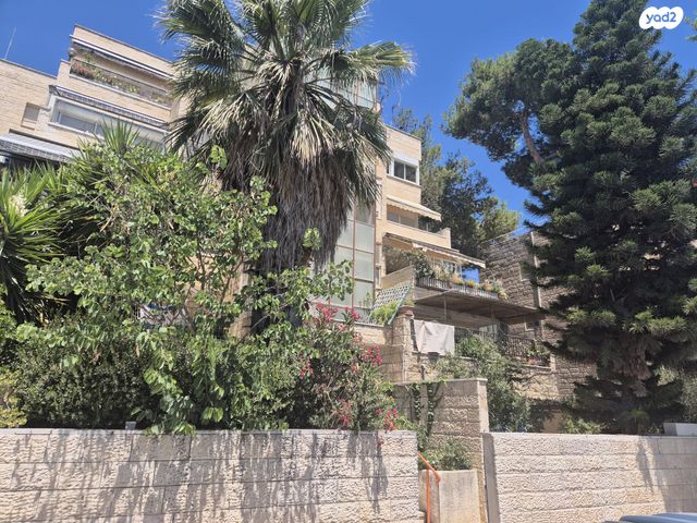 דירת גן, כפר עציון, ירושלים