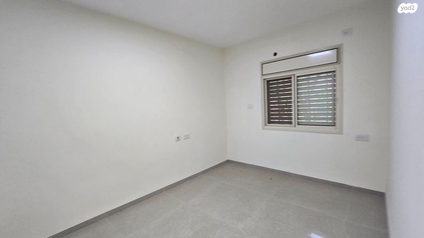 דירה, החסידה, שאר העיר, חצור הגלילית