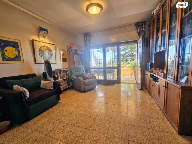 דירת גן, כפר עציון, ירושלים