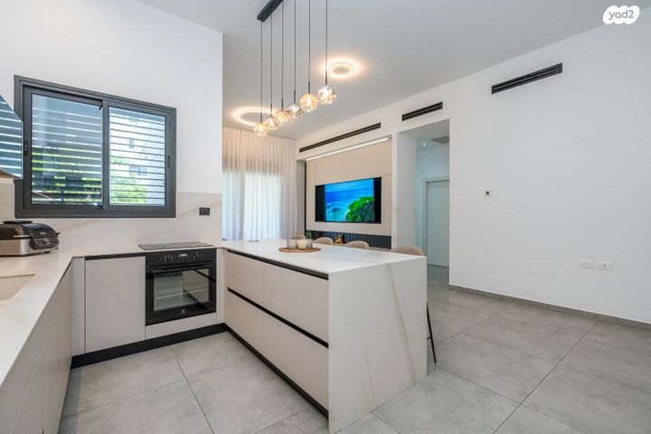 דירת גן, מור, אור ים, אור עקיבא