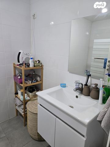 דירה, עפרה חזה, משכנות האומנים, קרית מוצקין