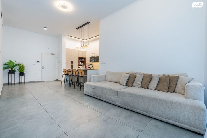 דירת גן, מור, אור ים, אור עקיבא