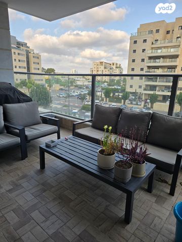 דירה, עפרה חזה, משכנות האומנים, קרית מוצקין