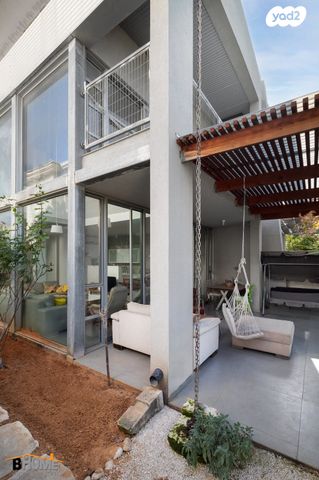 דו משפחתי, שושנת העמקים, קדימה צורן