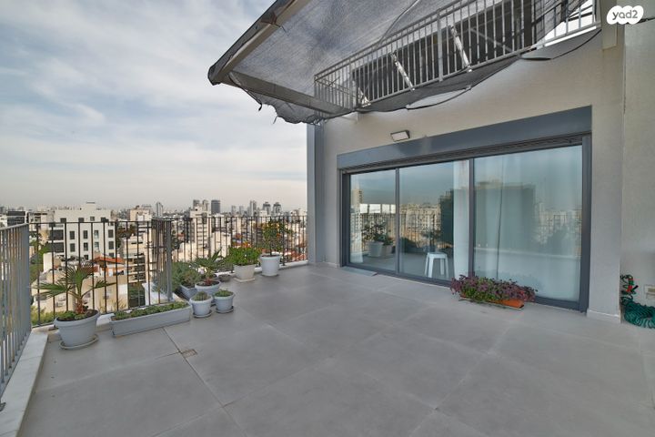 גג/ פנטהאוז, שדרות הצנחנים 18, נגבה, רמת גן