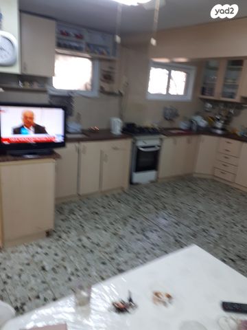 בית פרטי/ קוטג', רחבת האדמונית, הפרחים, קרית גת