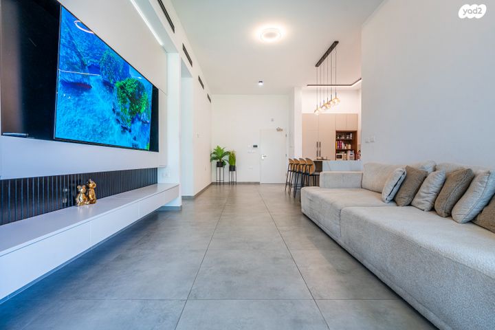 דירת גן, מור, אור ים, אור עקיבא