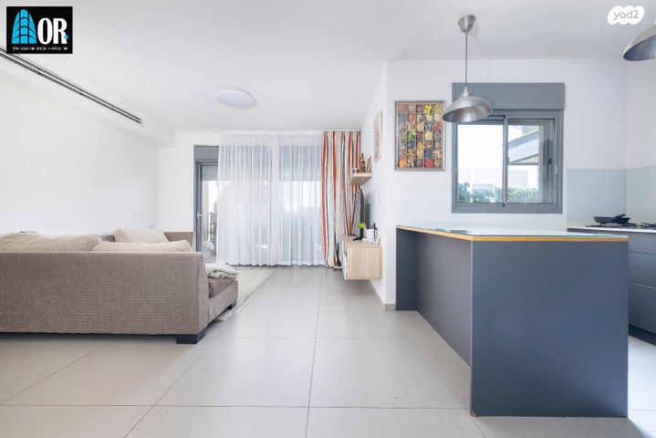 דירה, הרב זבולון גרז, רחובות הצעירה, רחובות