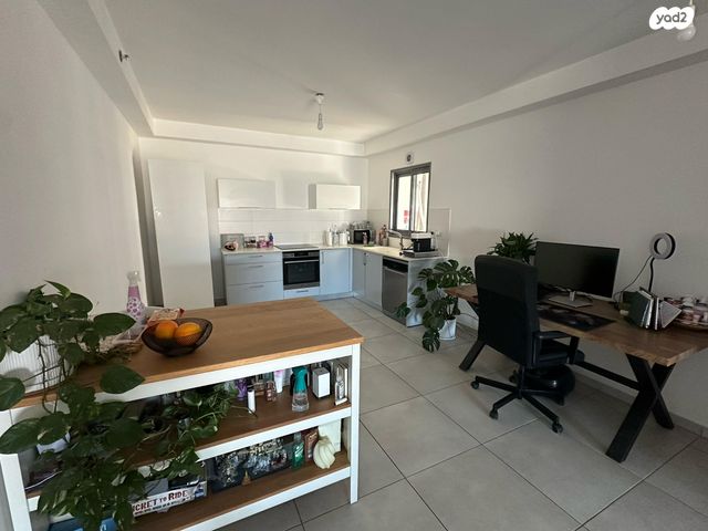 דירה, עפרה חזה, משכנות האומנים, קרית מוצקין