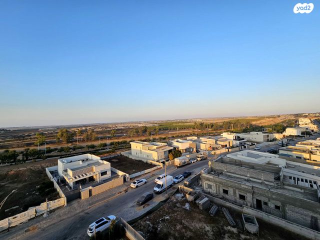 דירה, אריק איינשטיין, נווה שרון / שער העיר, נתיבות