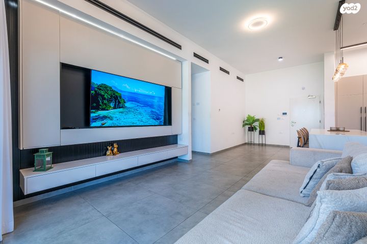 דירת גן, מור, אור ים, אור עקיבא