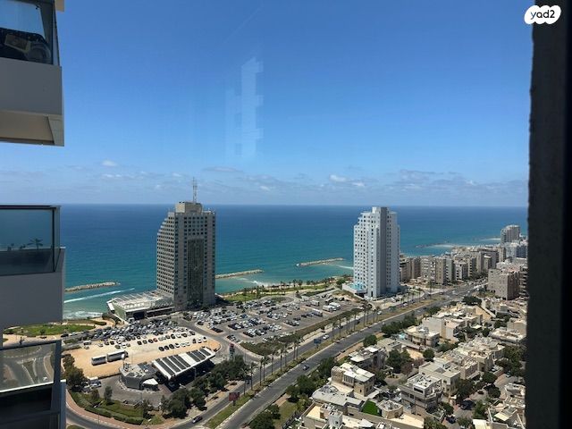 אמנון ליפקין שחק 