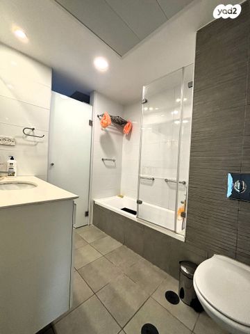 דירה, פרופ' יובל נאמן, הגוש הגדול, רמת אביב החדשה, נופי ים, תל אביב יפו