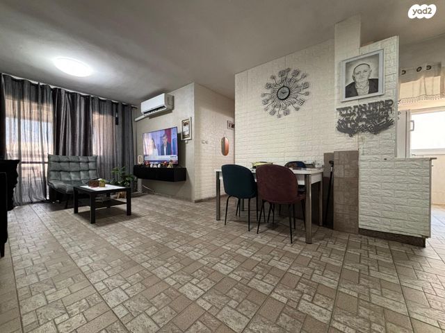 דירה, יהויכין המלך, רובע י"ג, אשדוד