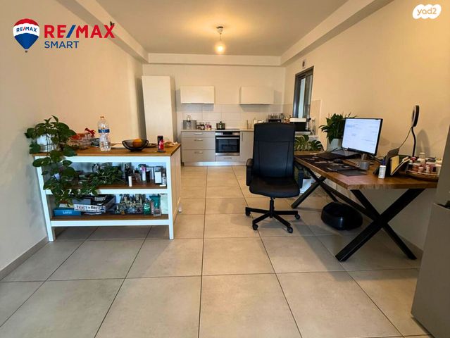 דירה, עפרה חזה, משכנות האומנים, קרית מוצקין