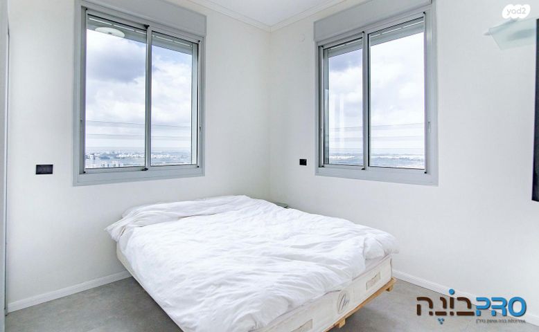 גג/ פנטהאוז, דודו דותן, הרקפות, ראשון לציון