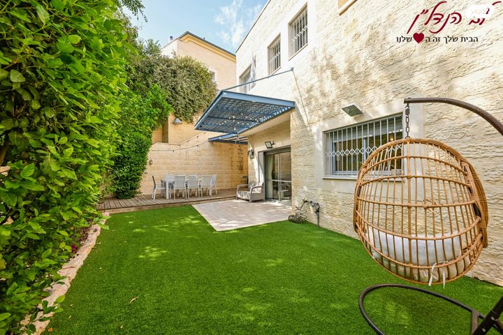 דו משפחתי, אסתר המלכה, מוריה, מודיעין מכבים רעות