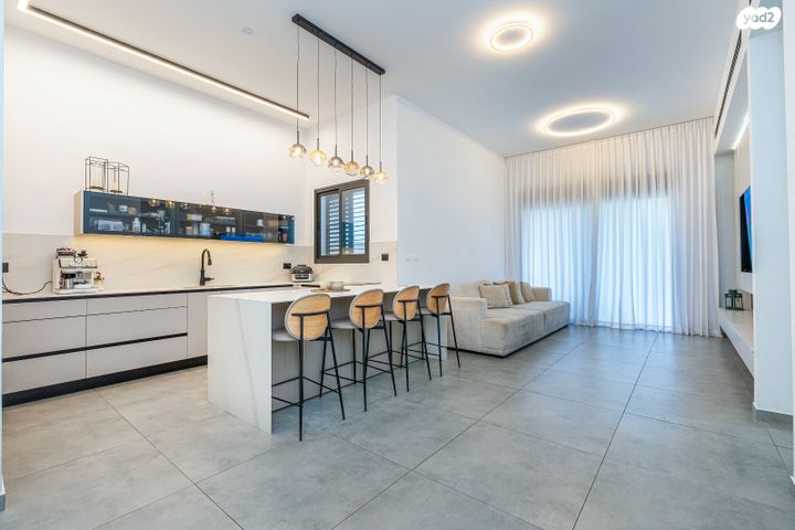 דירת גן, מור, אור ים, אור עקיבא