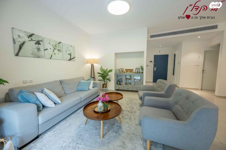 דו משפחתי, אסתר המלכה, מוריה, מודיעין מכבים רעות