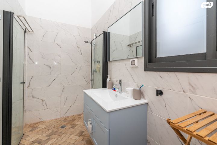 דירת גן, מור, אור ים, אור עקיבא