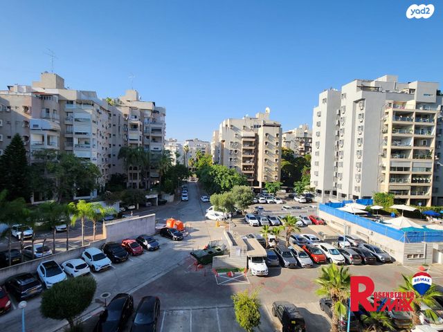 דירה, משה דיין 58, בן גוריון, חולון