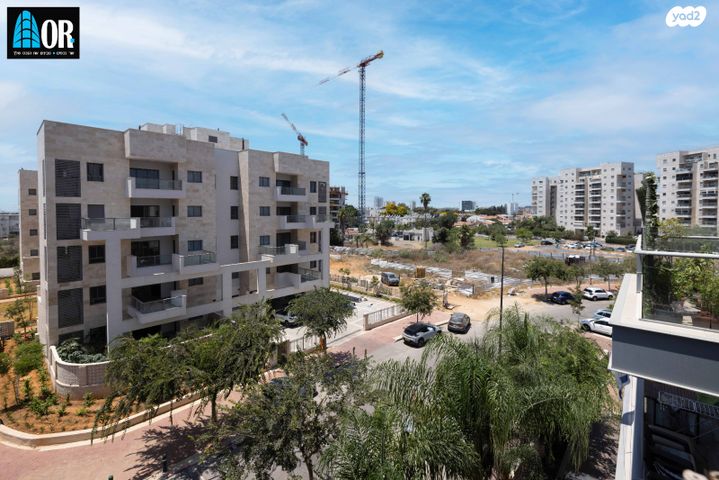 דירה, הרב זבולון גרז, רחובות הצעירה, רחובות