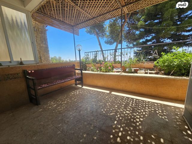 דירת גן, כפר עציון, ירושלים