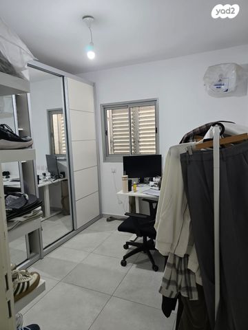 דירה, עפרה חזה, משכנות האומנים, קרית מוצקין