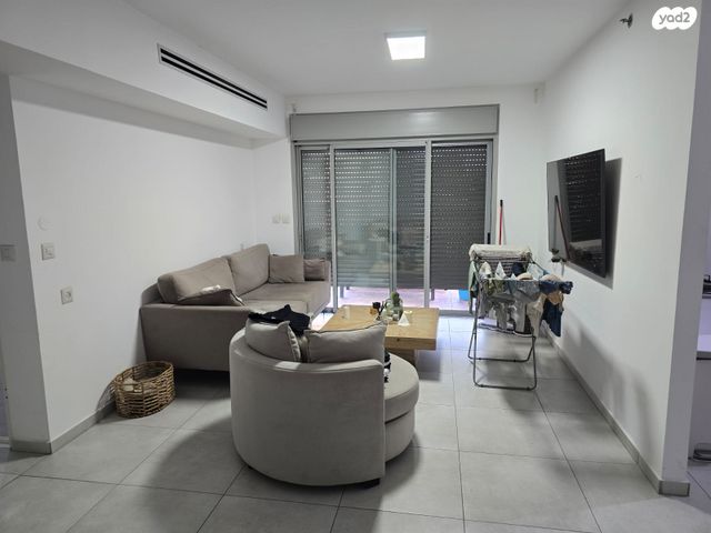 דירה, עפרה חזה, משכנות האומנים, קרית מוצקין