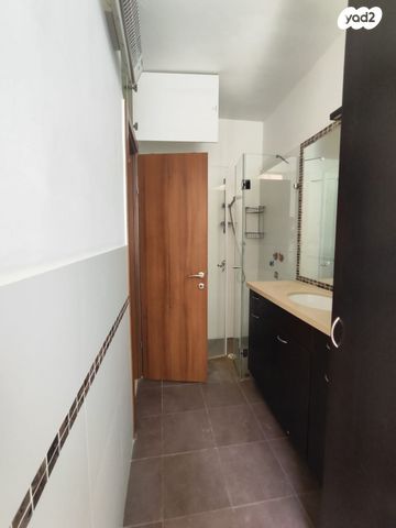 דירה, נתן ברניצקי, רמז, מערב ותיק, ראשון לציון