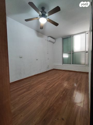 דירה, נתן ברניצקי, רמז, מערב ותיק, ראשון לציון