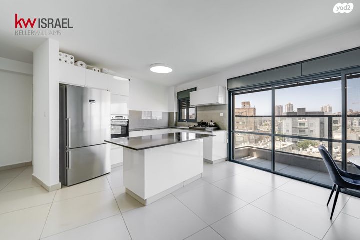 דירה, טשרניחובסקי, לב העיר, בת ים