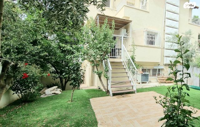 דו משפחתי, שערי תקווה