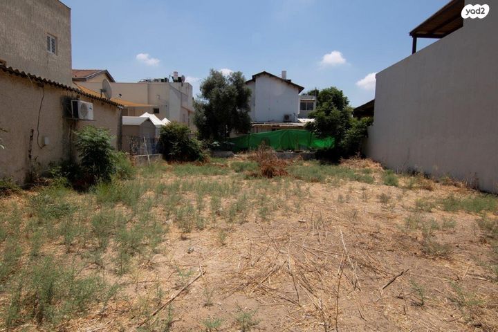 מגרשים, שאר העיר, קרית עקרון