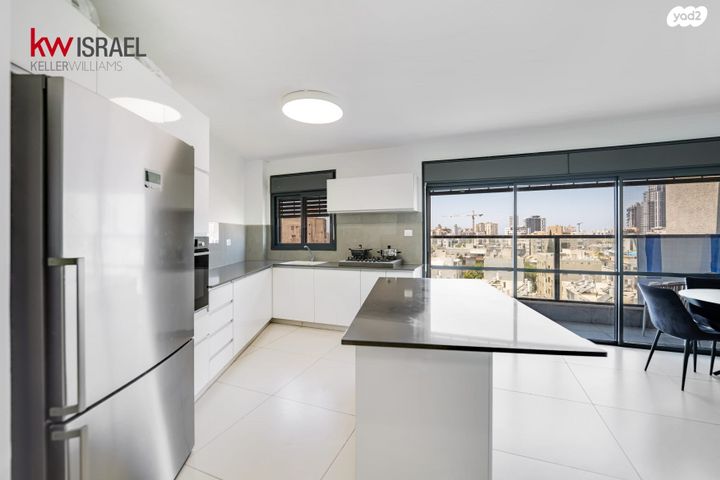 דירה, טשרניחובסקי, לב העיר, בת ים