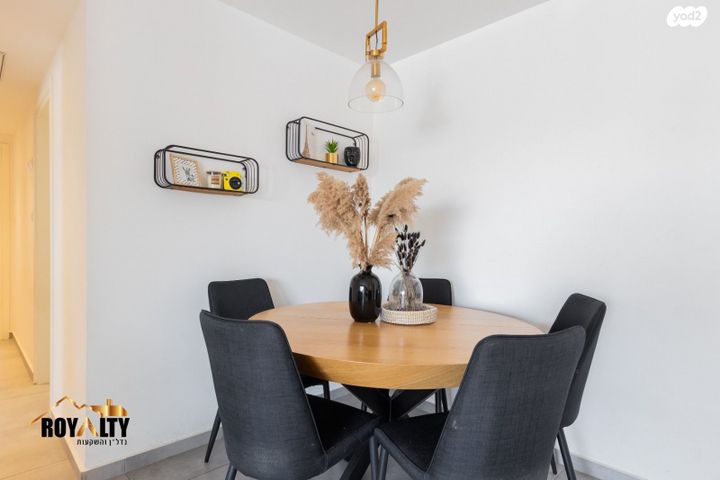 דירה, עופרה חזה, פסגות אפק, ראש העין